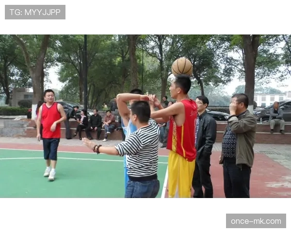 发球规则详解：篮球比赛中如何正确执行发球？