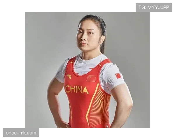 廖秋云家里摆满奖牌，冰箱贴都是金牌
