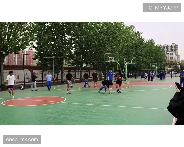 篮球裁判判罚的身体接触容忍度有哪些标准与要求？